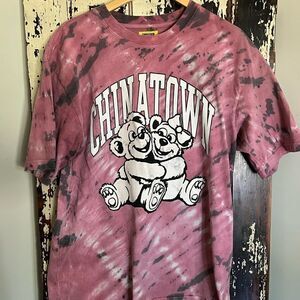 Men’s Chinatown Market tie dye Bear T-shirt. Size XL